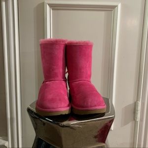 Girls pink Bailey bow uggs (big girl) size 4